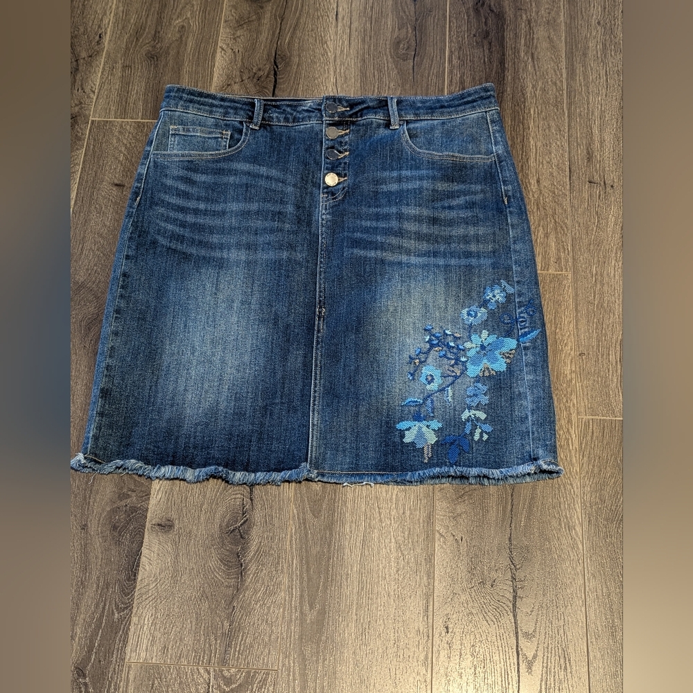 Denim Skirt with Blue Floral Embroidery And Raw Hem. Size 14. Denim. Stretchy.